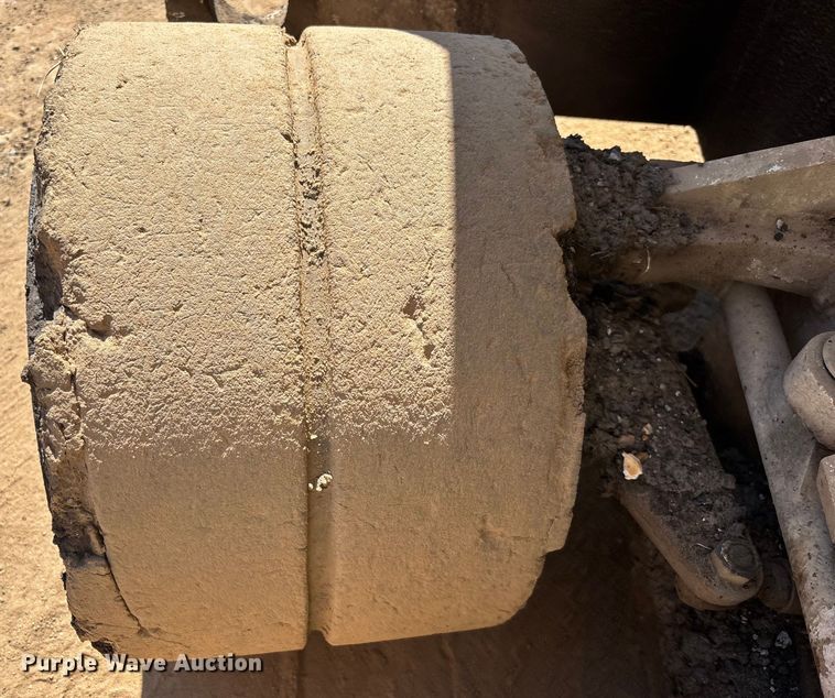 image for item EC3780 2011 Roadtec RP-190 paver