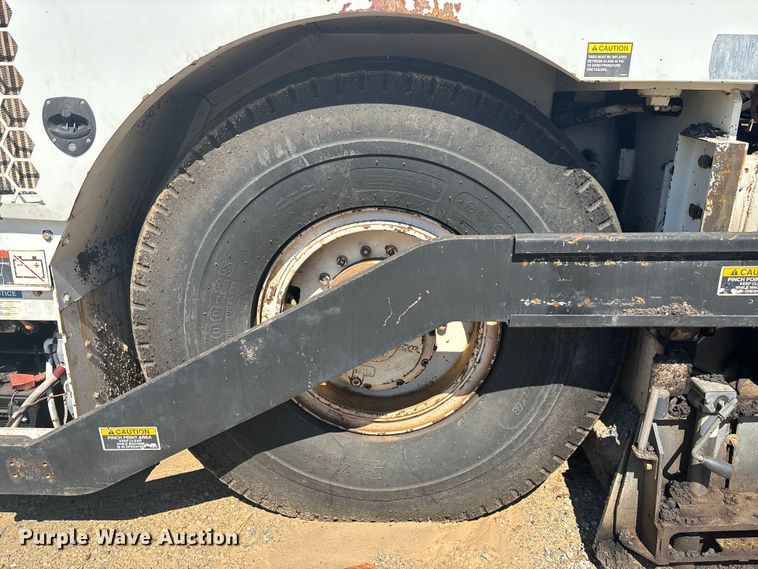 image for item EC3781 Roadtec RP-190E paver