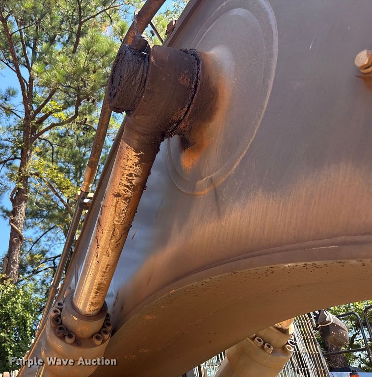 image for item EC3782 2012 John Deere 350G LC excavator