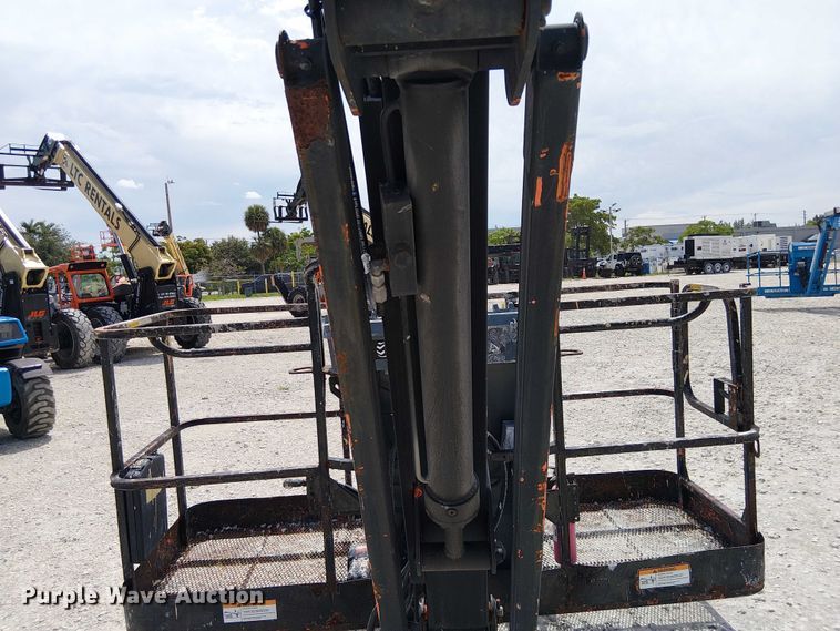 image for item EC3788 2007 JLG 800AJ boom lift