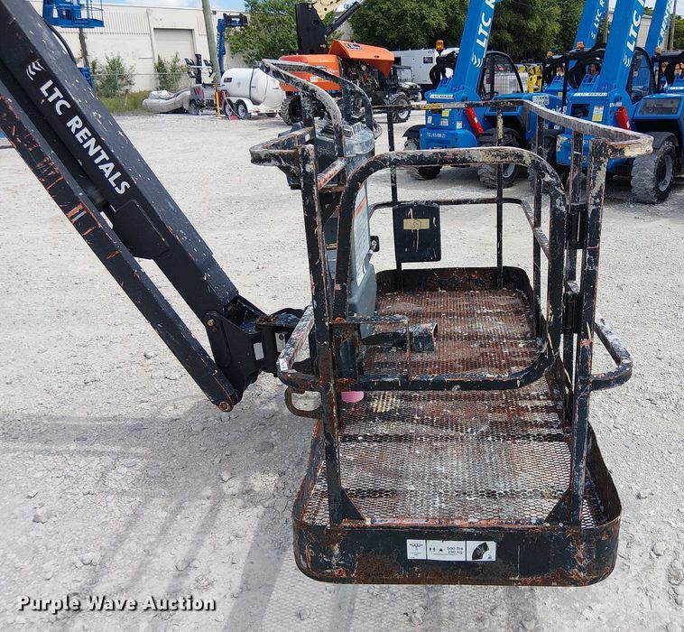 image for item EC3788 2007 JLG 800AJ boom lift