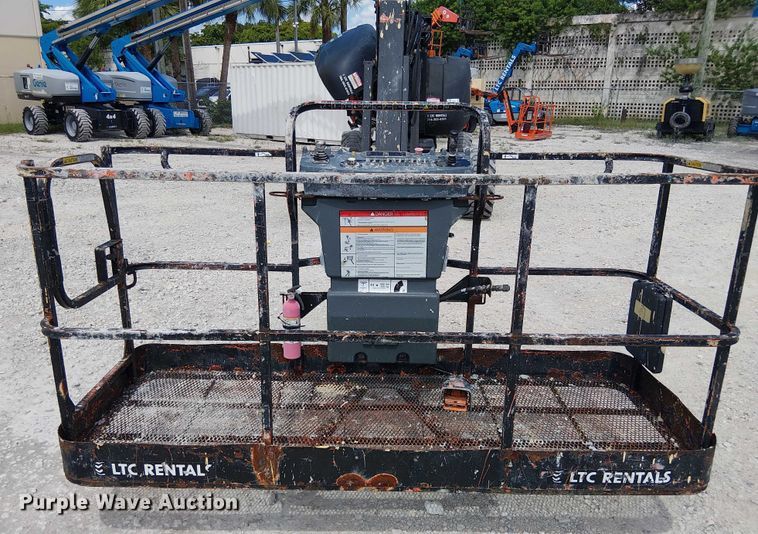 image for item EC3788 2007 JLG 800AJ boom lift