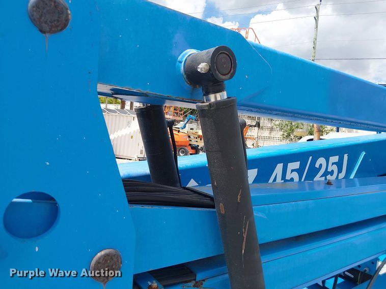 image for item EC3799 2013 Genie Z-45/25J boom lift