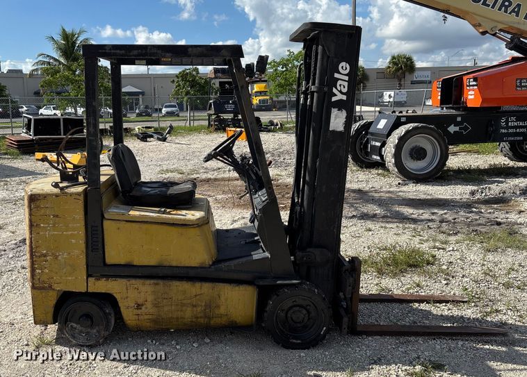 image for item EC3806 Yale GLC050DENUAE083 forklift