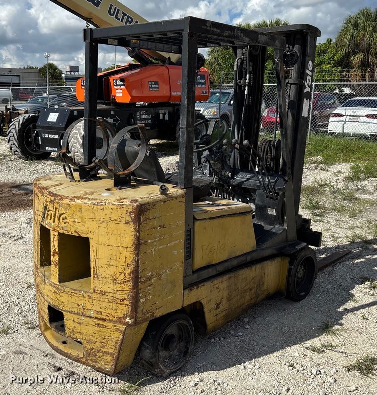 image for item EC3806 Yale GLC050DENUAE083 forklift