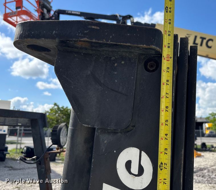 image for item EC3806 Yale GLC050DENUAE083 forklift