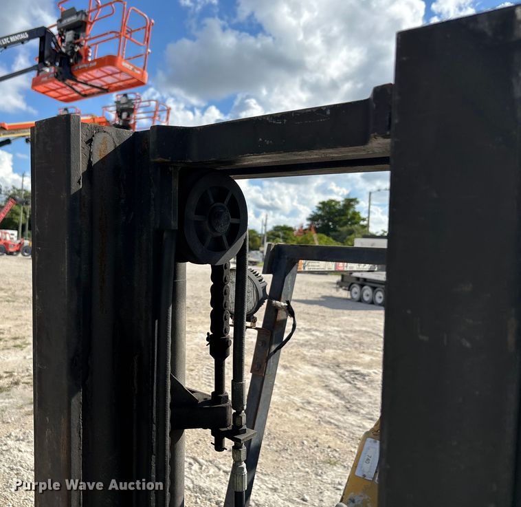 image for item EC3806 Yale GLC050DENUAE083 forklift