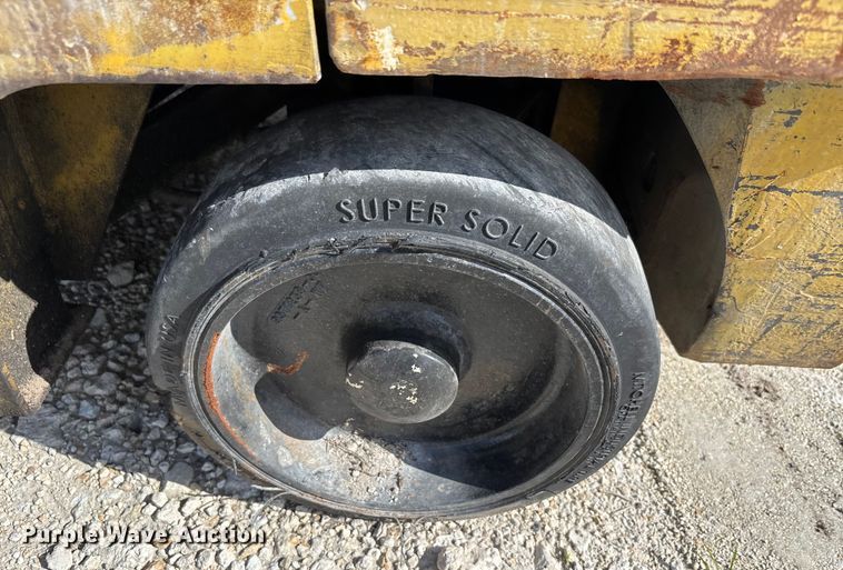 image for item EC3806 Yale GLC050DENUAE083 forklift