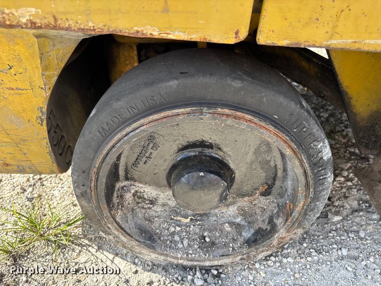 image for item EC3806 Yale GLC050DENUAE083 forklift