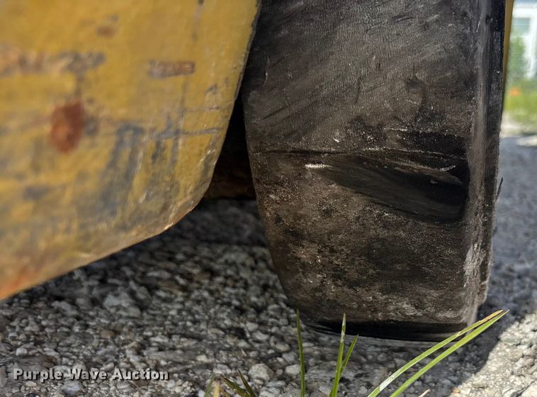 image for item EC3806 Yale GLC050DENUAE083 forklift