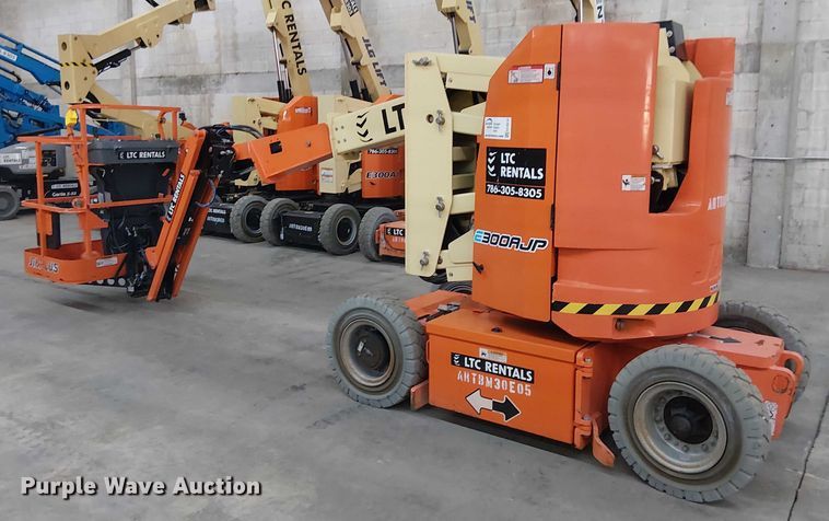 image for item EC3818 2022 JLG E300AJP boom lift