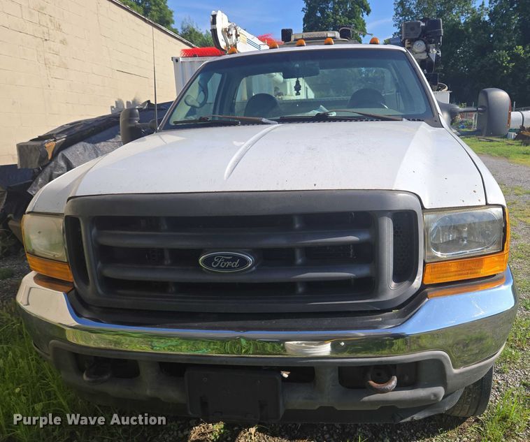 image for item EC4340 2001 Ford F450 Super Duty utility / service truck