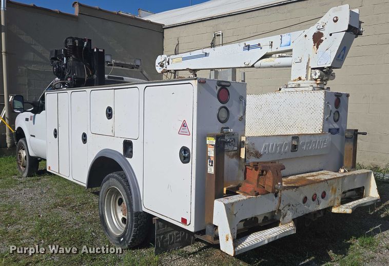 image for item EC4340 2001 Ford F450 Super Duty utility / service truck