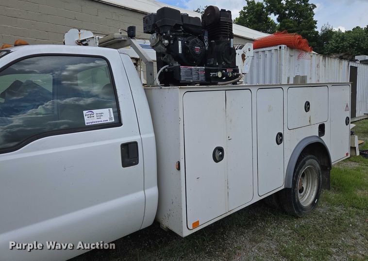 image for item EC4340 2001 Ford F450 Super Duty utility / service truck