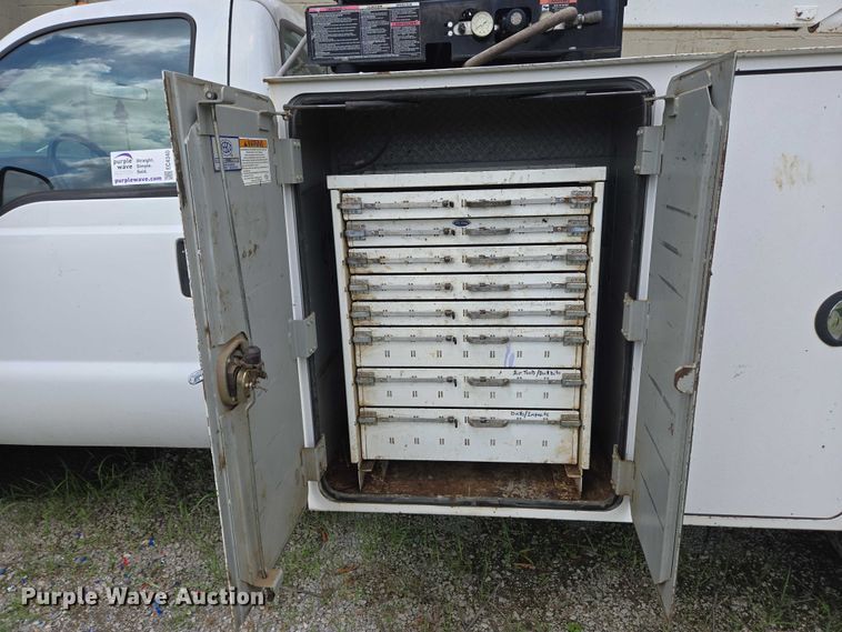 image for item EC4340 2001 Ford F450 Super Duty utility / service truck