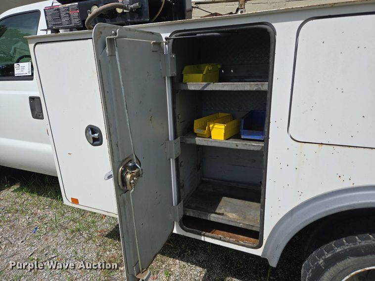 image for item EC4340 2001 Ford F450 Super Duty utility / service truck