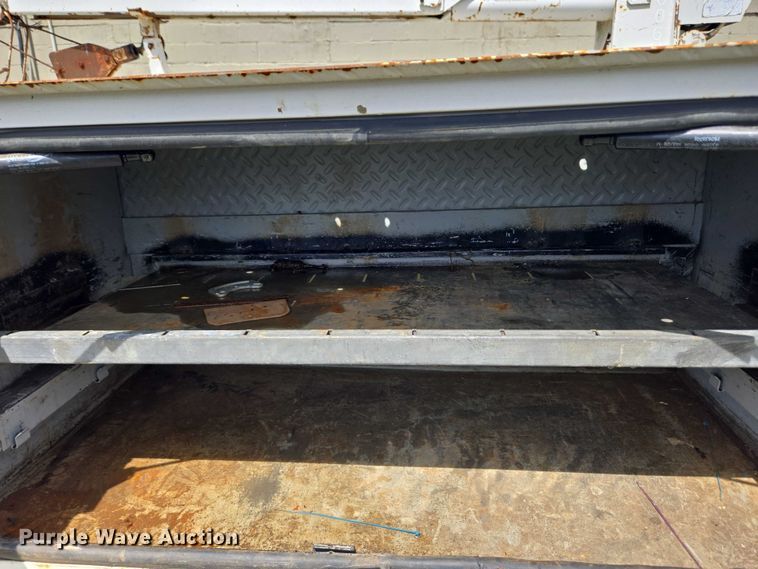 image for item EC4340 2001 Ford F450 Super Duty utility / service truck