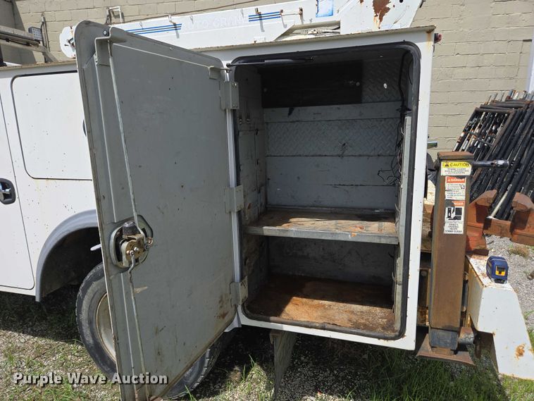 image for item EC4340 2001 Ford F450 Super Duty utility / service truck