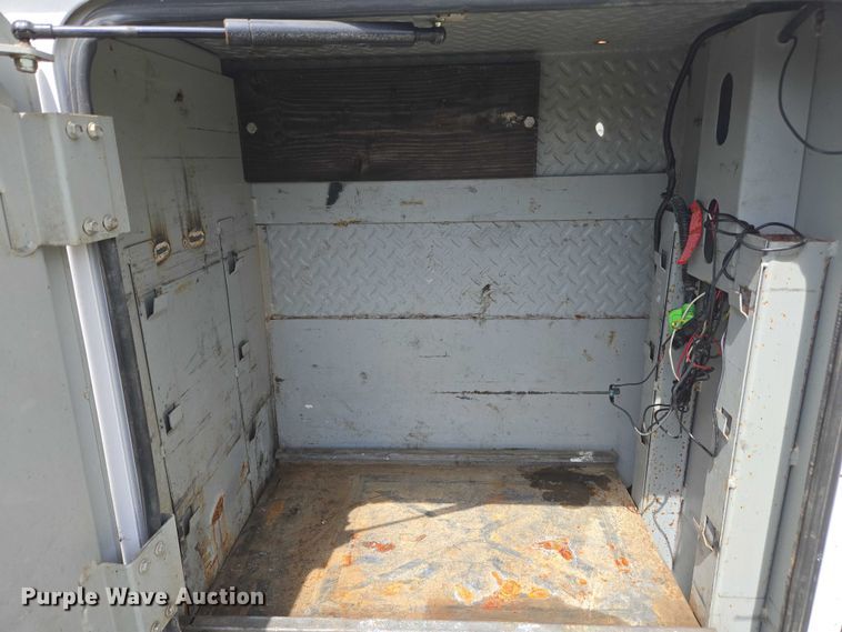 image for item EC4340 2001 Ford F450 Super Duty utility / service truck