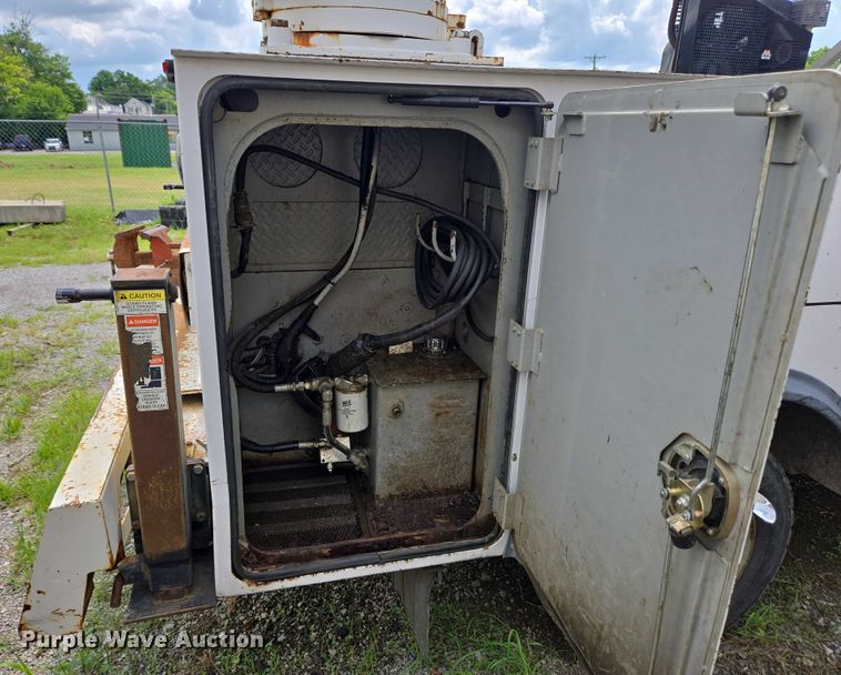 image for item EC4340 2001 Ford F450 Super Duty utility / service truck