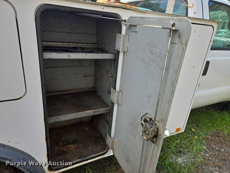 image for item EC4340 2001 Ford F450 Super Duty utility / service truck