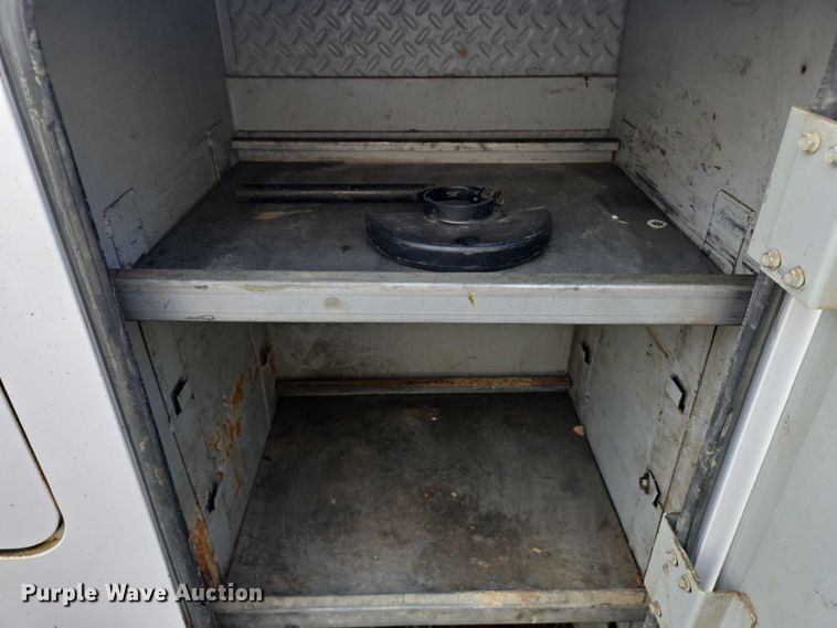 image for item EC4340 2001 Ford F450 Super Duty utility / service truck