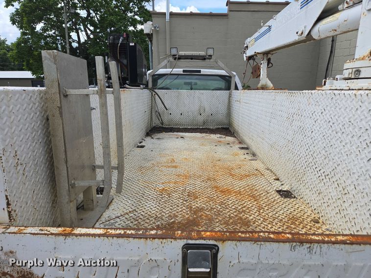 image for item EC4340 2001 Ford F450 Super Duty utility / service truck