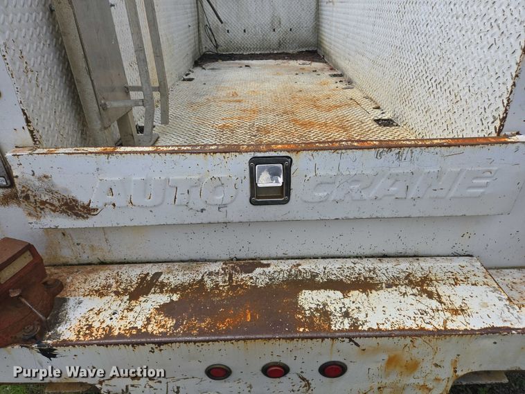 image for item EC4340 2001 Ford F450 Super Duty utility / service truck