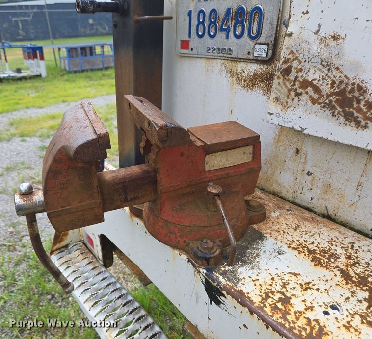 image for item EC4340 2001 Ford F450 Super Duty utility / service truck