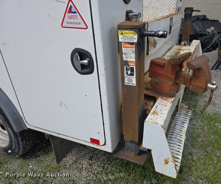 image for item EC4340 2001 Ford F450 Super Duty utility / service truck