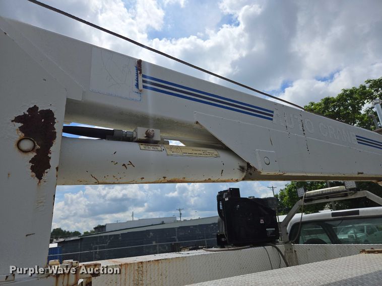 image for item EC4340 2001 Ford F450 Super Duty utility / service truck