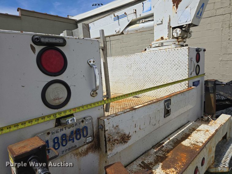 image for item EC4340 2001 Ford F450 Super Duty utility / service truck