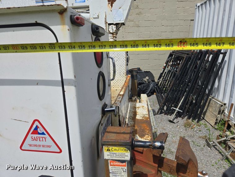 image for item EC4340 2001 Ford F450 Super Duty utility / service truck