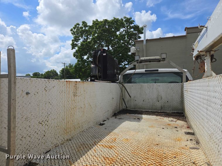 image for item EC4340 2001 Ford F450 Super Duty utility / service truck