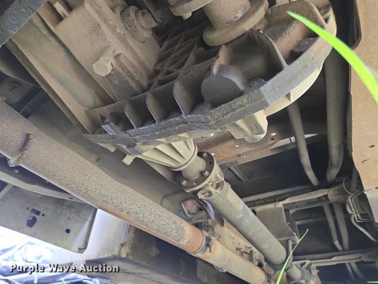 image for item EC4340 2001 Ford F450 Super Duty utility / service truck