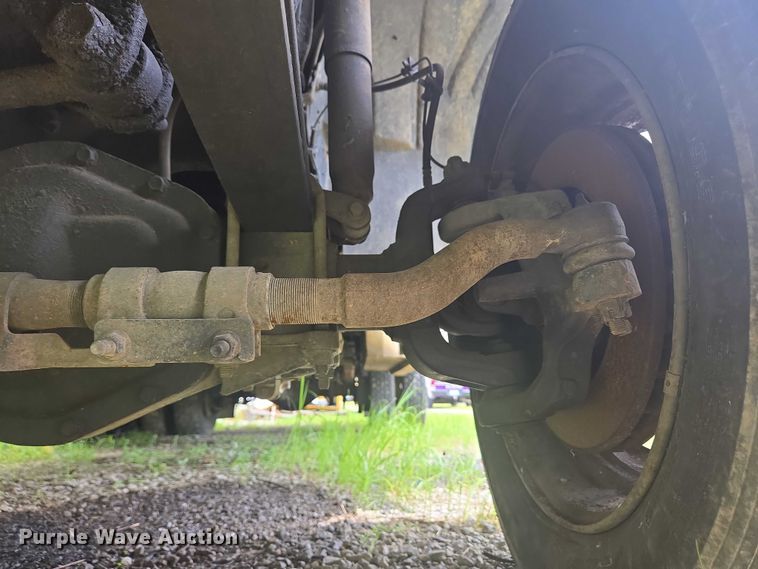 image for item EC4340 2001 Ford F450 Super Duty utility / service truck