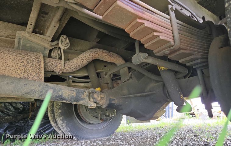 image for item EC4340 2001 Ford F450 Super Duty utility / service truck