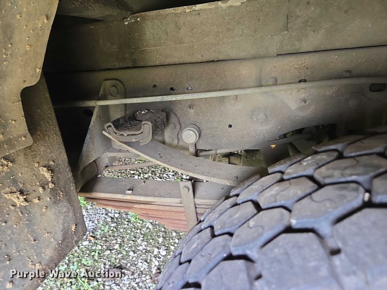 image for item EC4340 2001 Ford F450 Super Duty utility / service truck