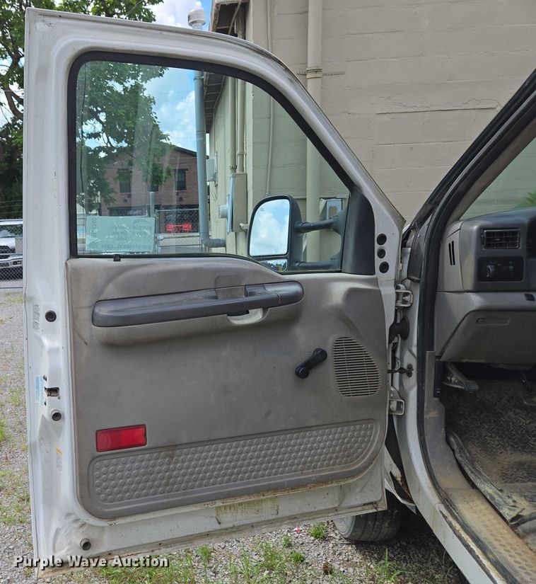 image for item EC4340 2001 Ford F450 Super Duty utility / service truck