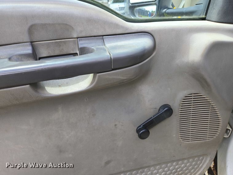 image for item EC4340 2001 Ford F450 Super Duty utility / service truck