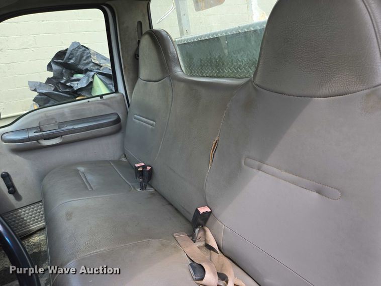 image for item EC4340 2001 Ford F450 Super Duty utility / service truck