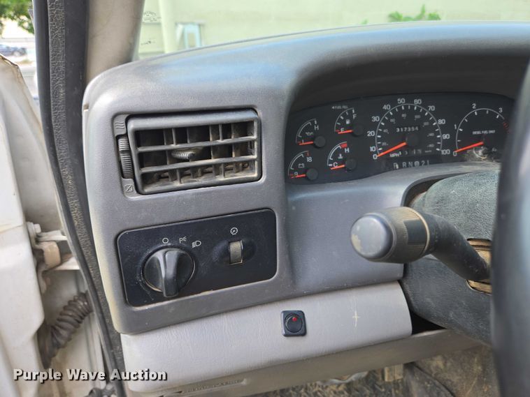 image for item EC4340 2001 Ford F450 Super Duty utility / service truck