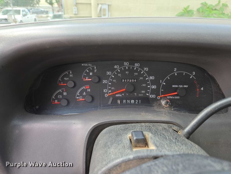 image for item EC4340 2001 Ford F450 Super Duty utility / service truck