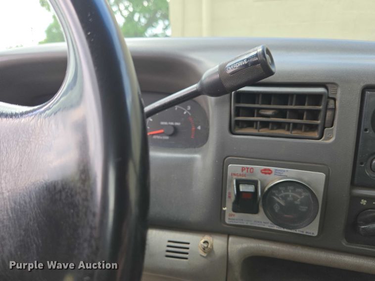 image for item EC4340 2001 Ford F450 Super Duty utility / service truck