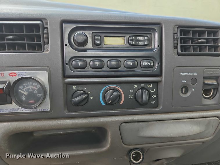 image for item EC4340 2001 Ford F450 Super Duty utility / service truck