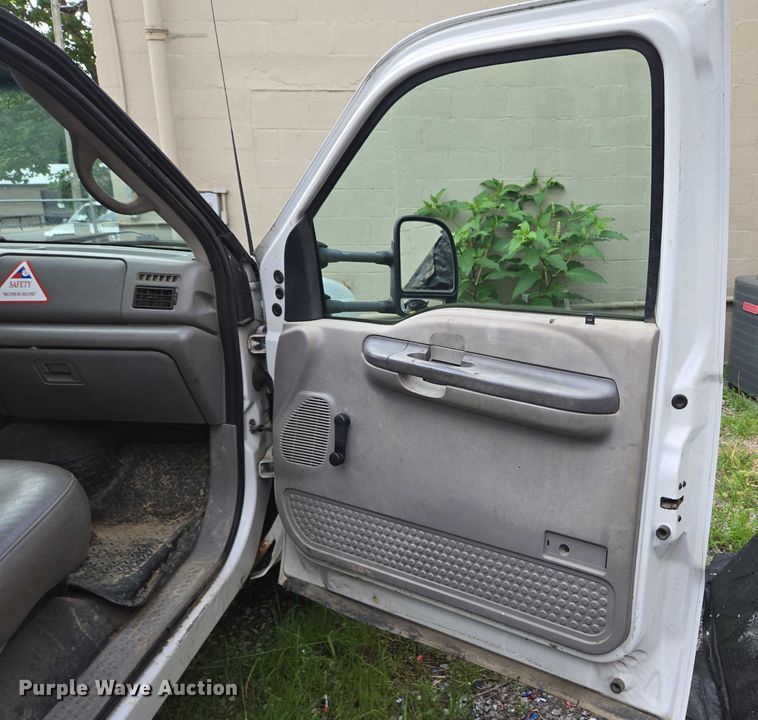 image for item EC4340 2001 Ford F450 Super Duty utility / service truck