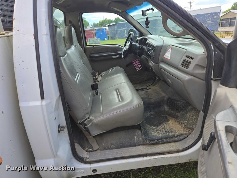 image for item EC4340 2001 Ford F450 Super Duty utility / service truck