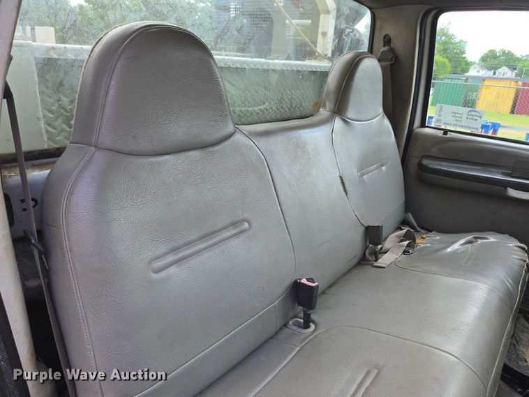 image for item EC4340 2001 Ford F450 Super Duty utility / service truck