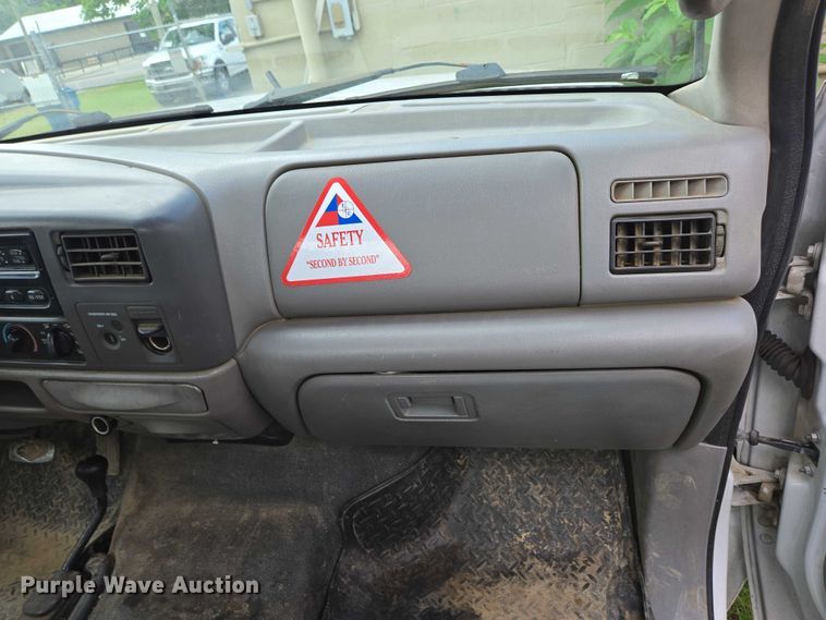 image for item EC4340 2001 Ford F450 Super Duty utility / service truck