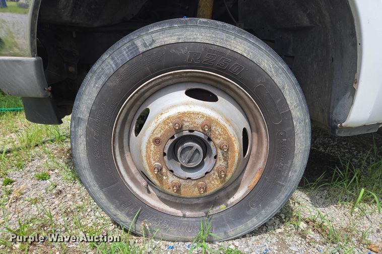 image for item EC4340 2001 Ford F450 Super Duty utility / service truck